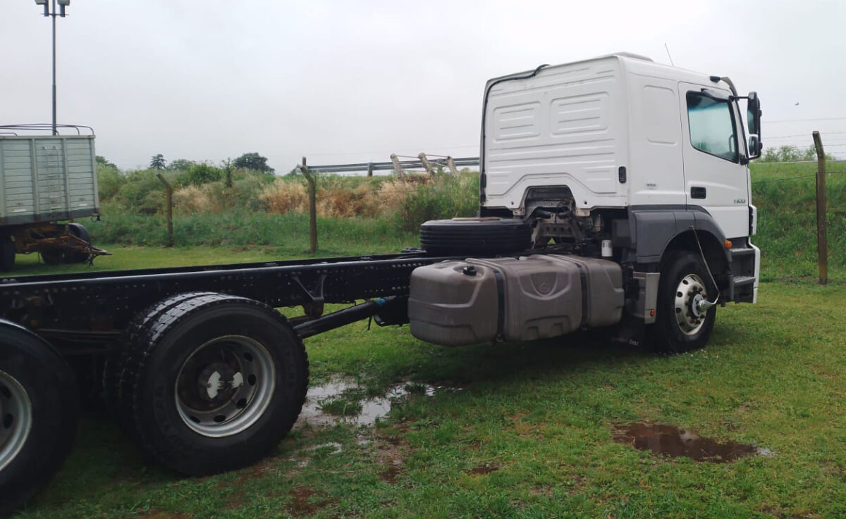 Camión Mercedes-Benz Axor 1933 6x2R