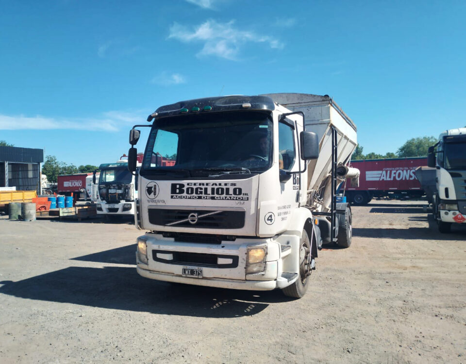 Camión Volvo VM 260 4x2 Modelo 2012 - El Grillo Usados